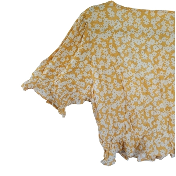 Nordstrom's Weekend Los Angeles Babydoll Crop Top Ditsy Floral Yellow Daisy Sz M - Picture 5 of 8